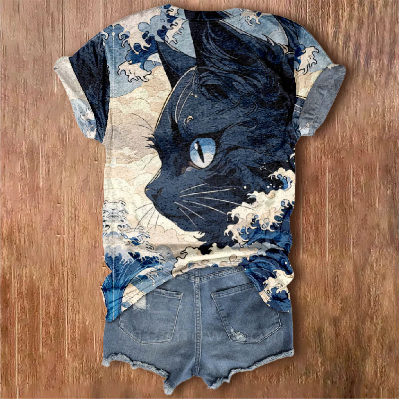 Women's Elegant Cat Surrounded By Ocean Waves Print V-neck Short-sleeved T-shirt - image 2