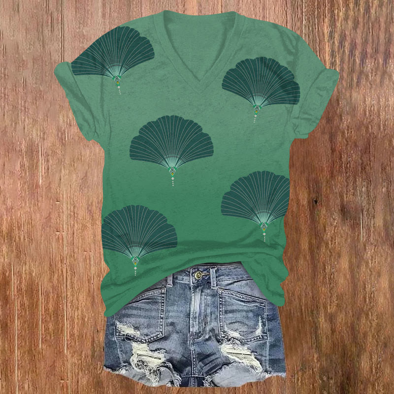 Vintage Fan-shaped Pattern Print V-neck T-shirt - Green - US32-34(5XL) - image 1