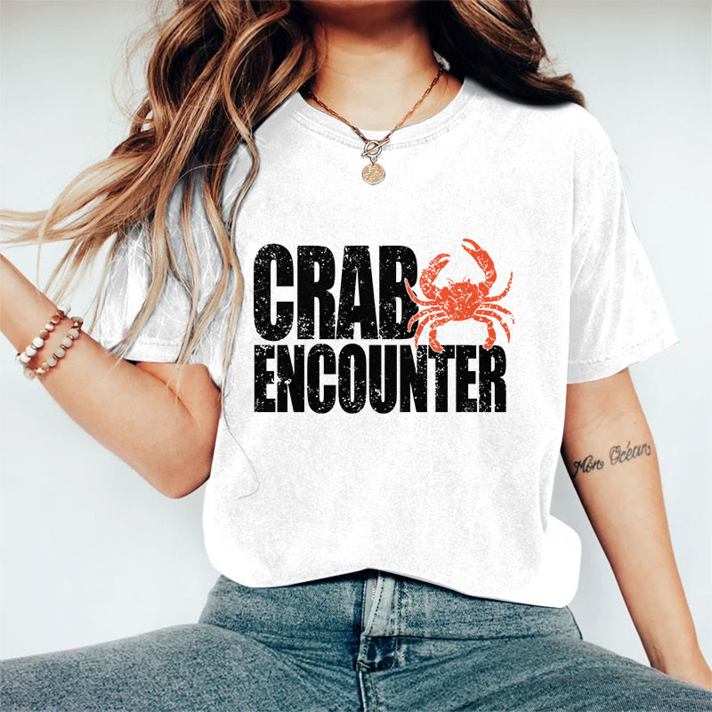 100% Cotton Women's Crab Encounter Art Print Casual T-shirt - White - 2XL - image 1