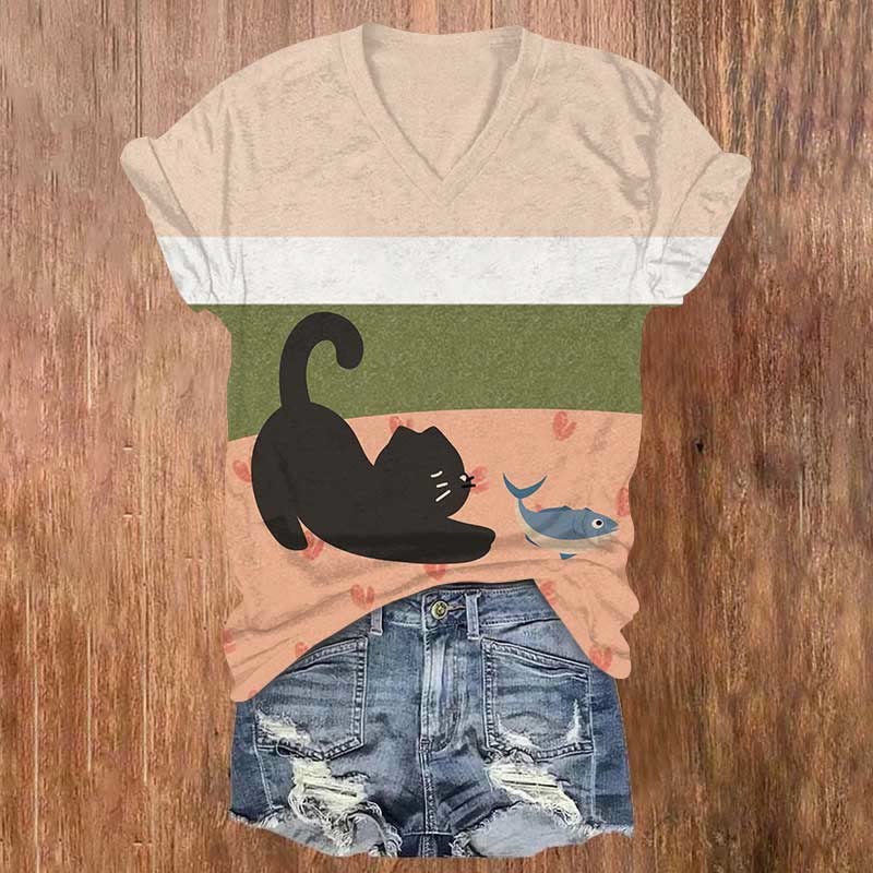 Contrast Colorblocks Black Cat Chasing Fish Art Print V-neck T-shirt - Multicolor - US32-34(5XL) - image 1
