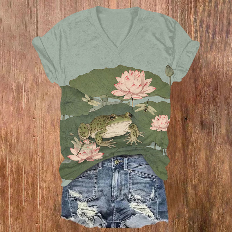 Japanese Style Lotus Leaf Lotus Dragonfly Frog Print V-neck T-shirt - Green - US32-34(5XL) - image 1