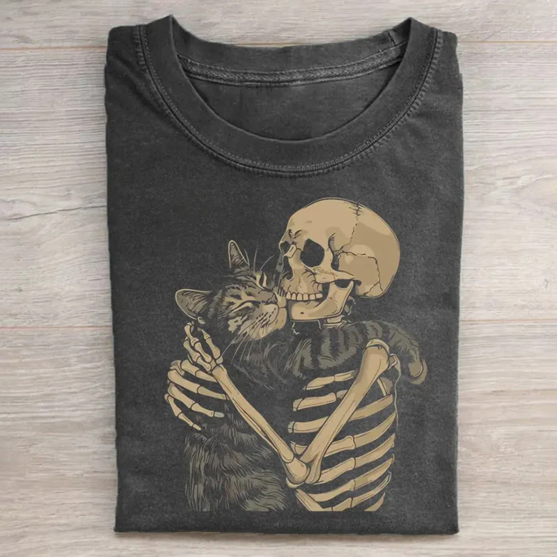 Vintage Skeleton Man Holding The Cat Print Acid Washed T-shirt - Black - US20-22(3XL) - image 1