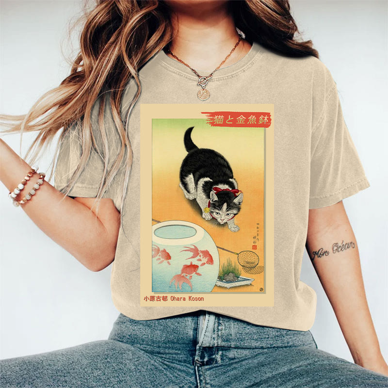 Japanese Vintage Black Cat And Goldfish Pattern Art Print Acid Washed T-shirt - Apricot - US20-22(3XL) - image 2