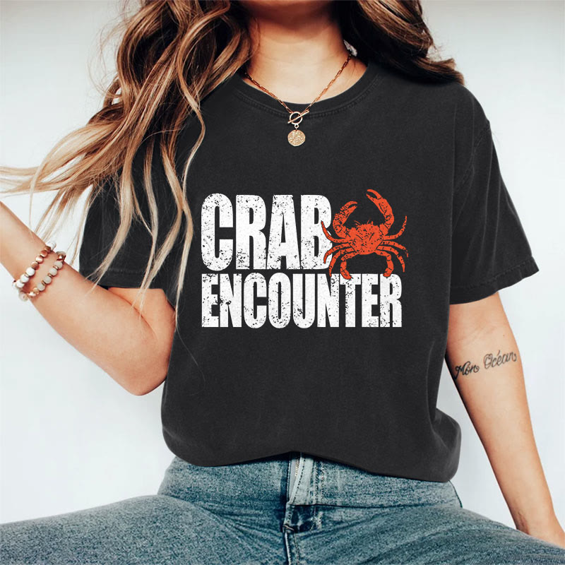 100% Cotton Women's Crab Encounter Art Print Casual T-shirt - Black - 2XL - image 2