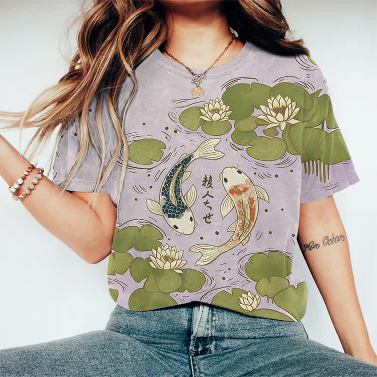 Japanese Koi In The Lotus Pond Pattern Print Round Neck T-shirt - Light Purple - 3XL - image 7
