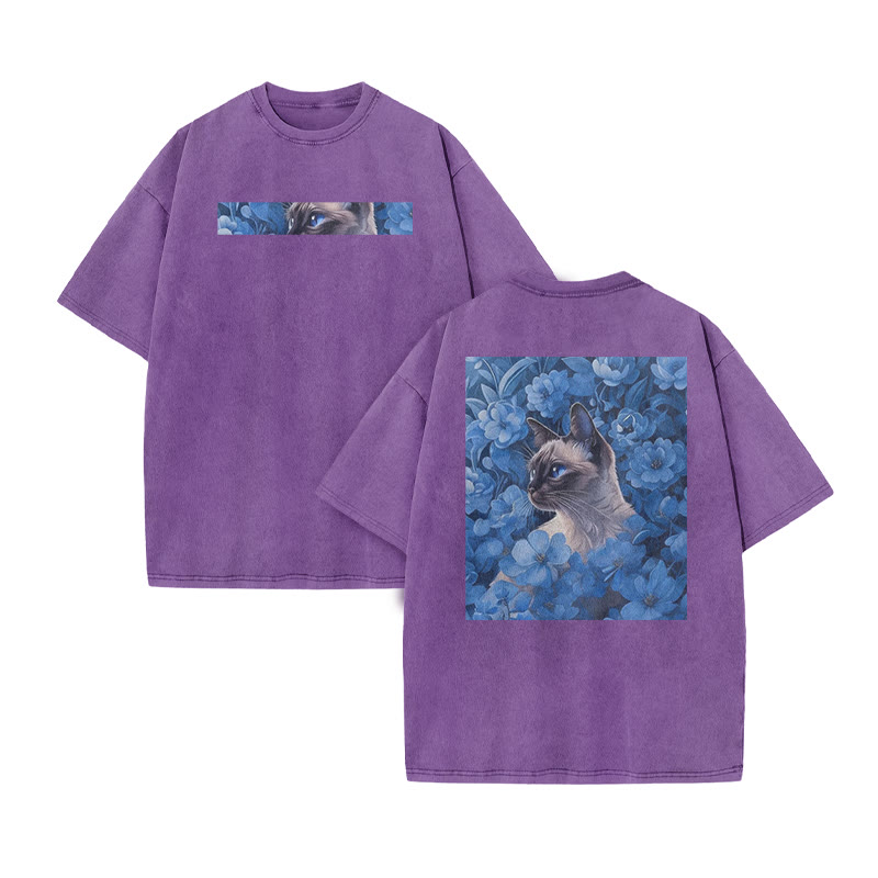 A Siamese Cat Hidden Among Clusters Of Blue Flowers Print Acid Washed T-shirt - Purple - US20-22(3XL) - image 10