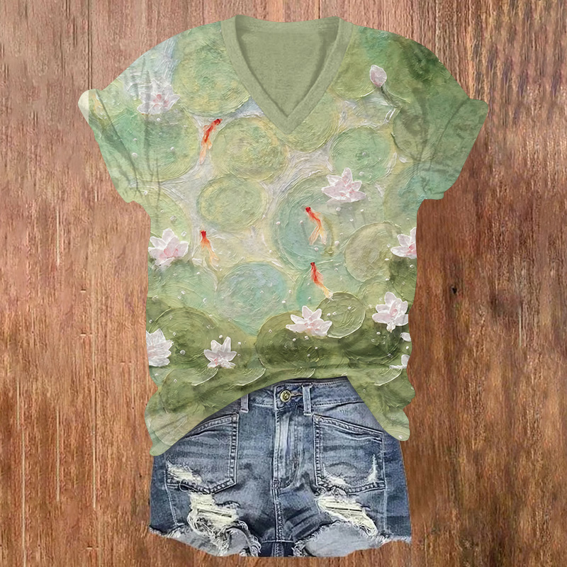 Oil Painting Lotus Pond & Goldfish Print Short Sleeved V-neck T-shirt - Green - US32-34(5XL) - image 1