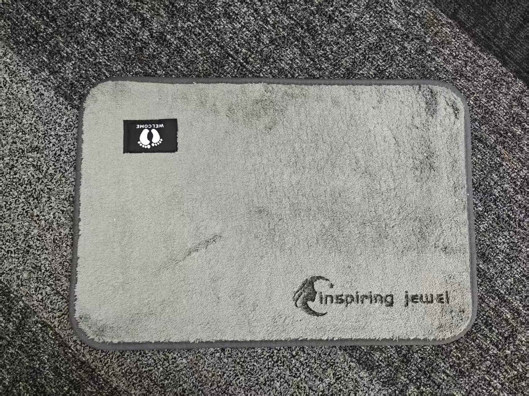 InspiringJewl Rug in Grey