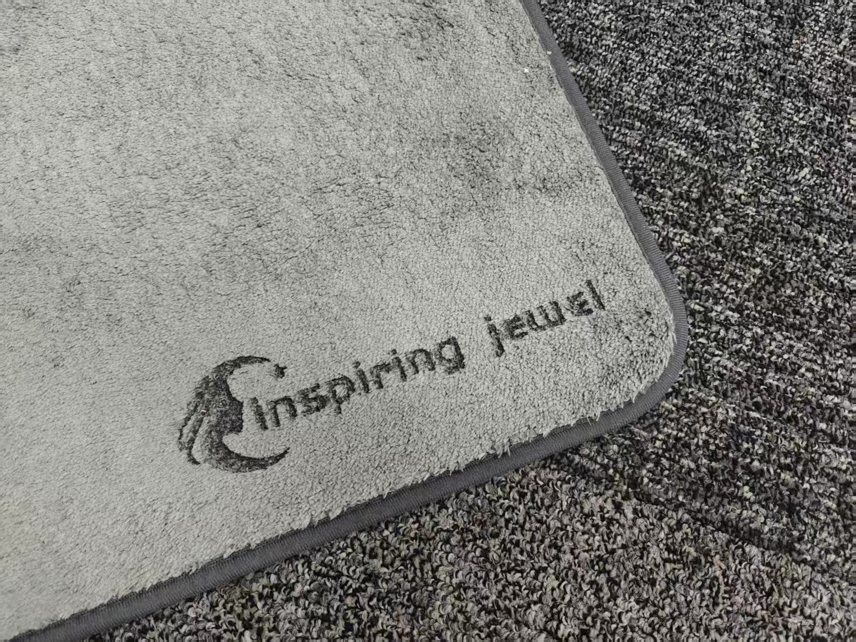 InspiringJewl Rug in Grey
