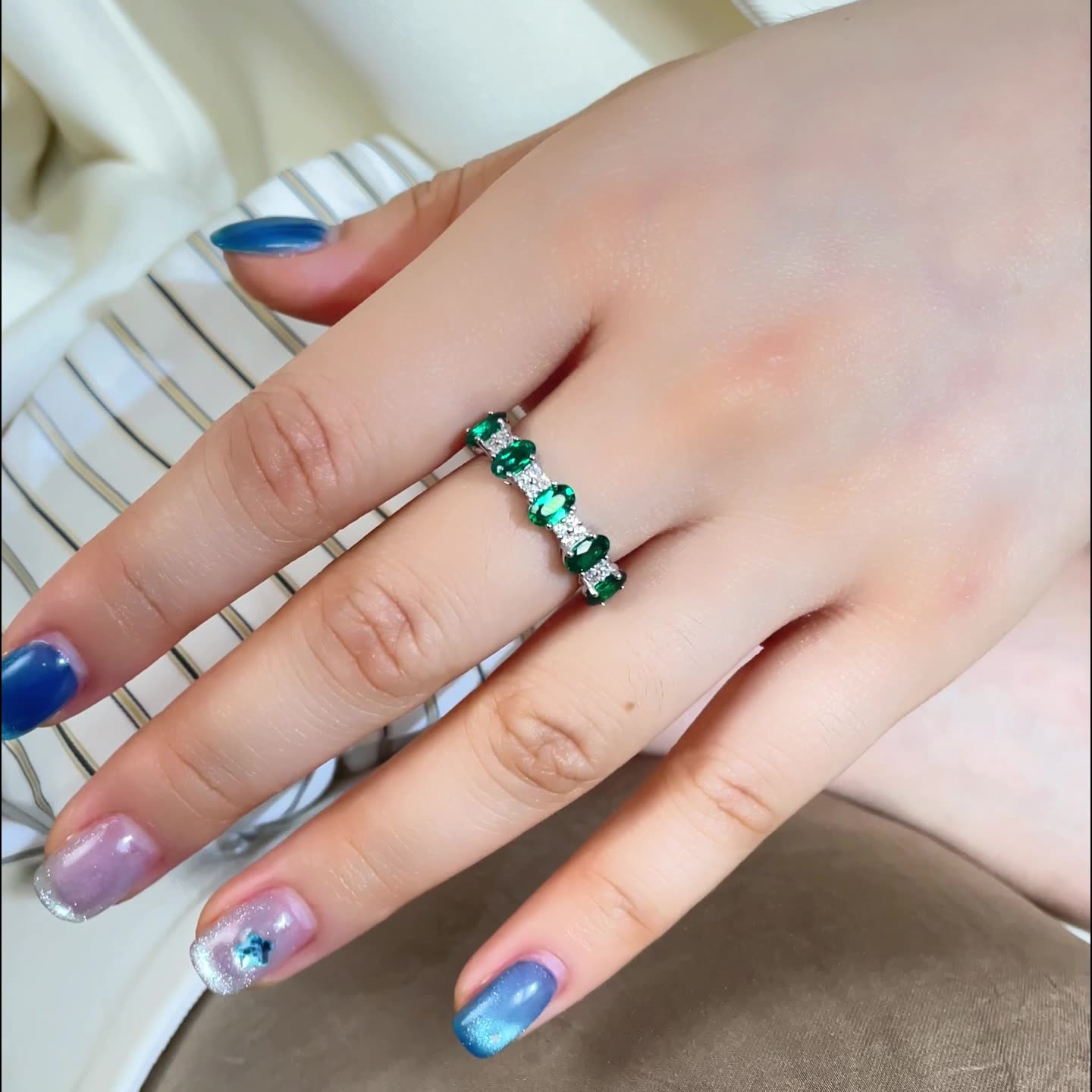 S925 Engagement Ring – Lab Created Emerald with Single Row Stones