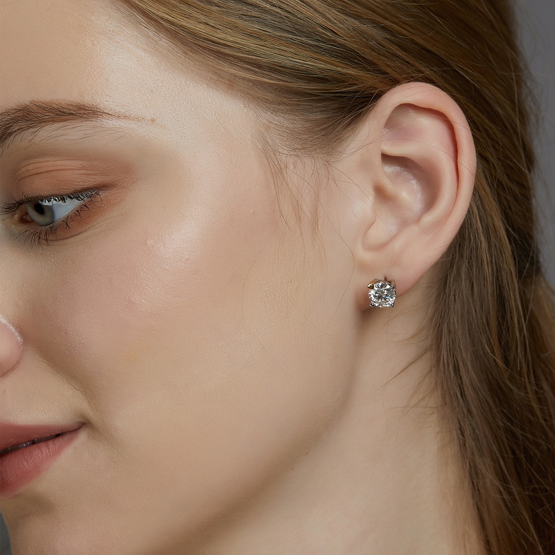 Round Moissanite Stud Earrings – S925 Gold-Plated with Heart Prong