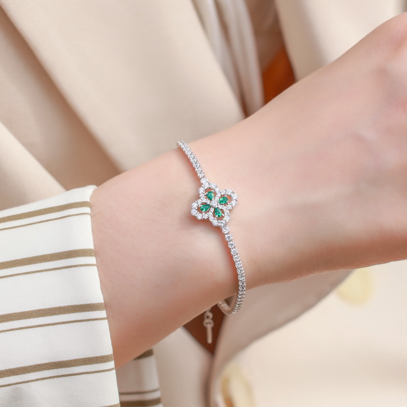 Birthstone Necklace – Lab Emerald Clover Set in S925 Silver Jewelry