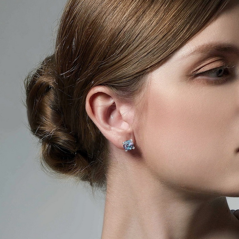 Four‑Prong Alexandrite Stud Earrings | S925 Sterling Silver Color‑Change Gem – June Birthstone