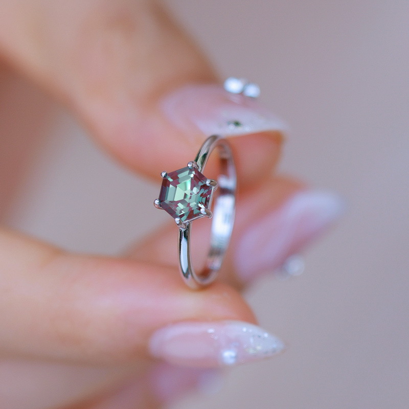 Hexagon Cut Alexandrite Ring | S925 Sterling Silver Color‑Change Gem – Unique Birthstone Design