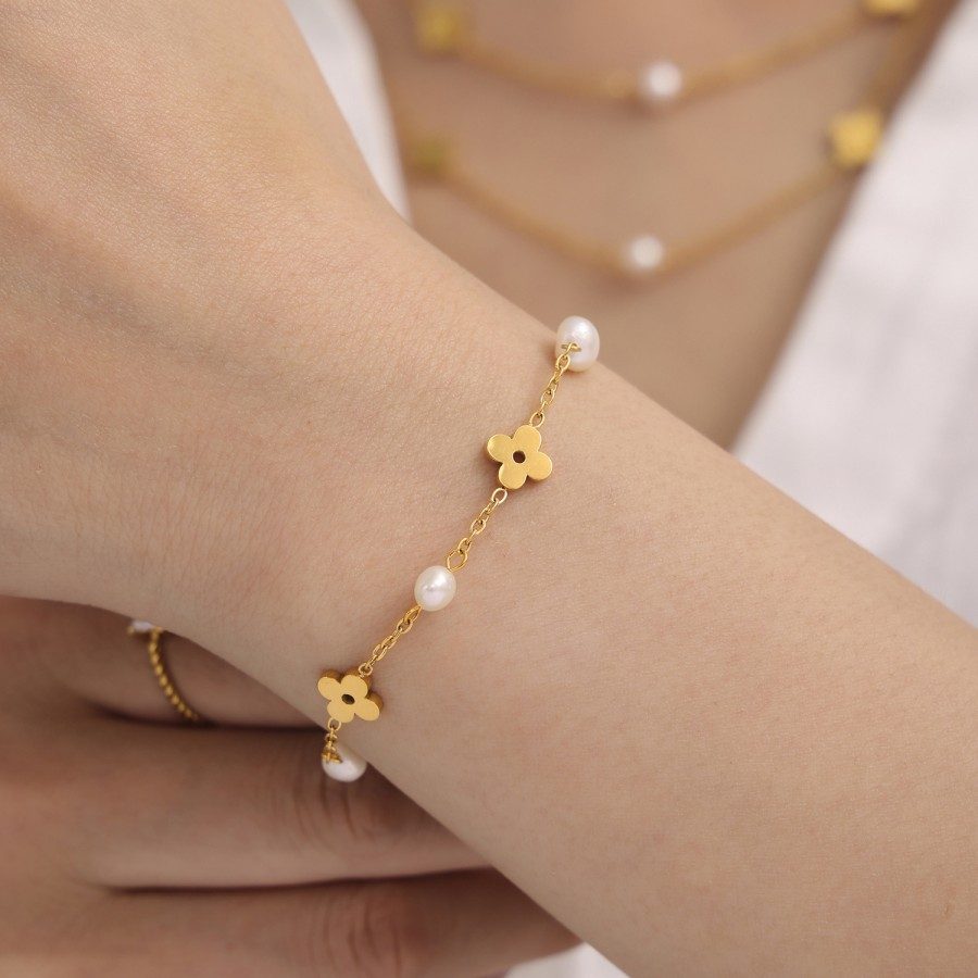 Floral Pearl Chain Necklace Set | 18K Gold Personalized Jewelry for Women