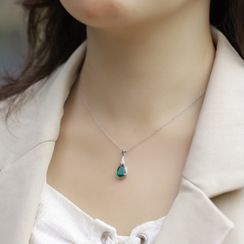 Teardrop Emerald Silver Necklace – S925 with Cultured Gemstone Pendant
