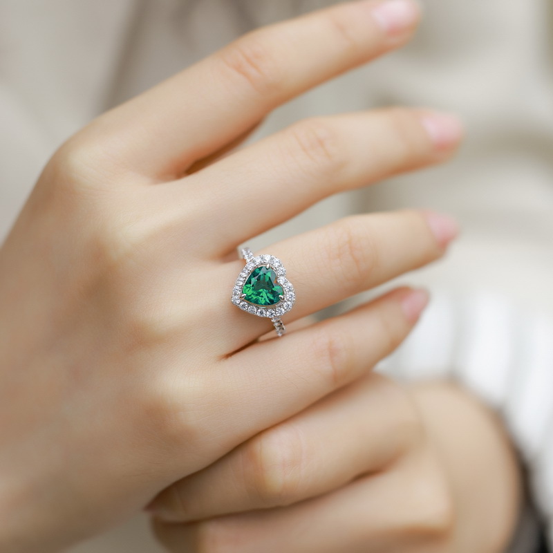 Heart Shaped Engagement Ring – Lab Created Emerald S925 Silver