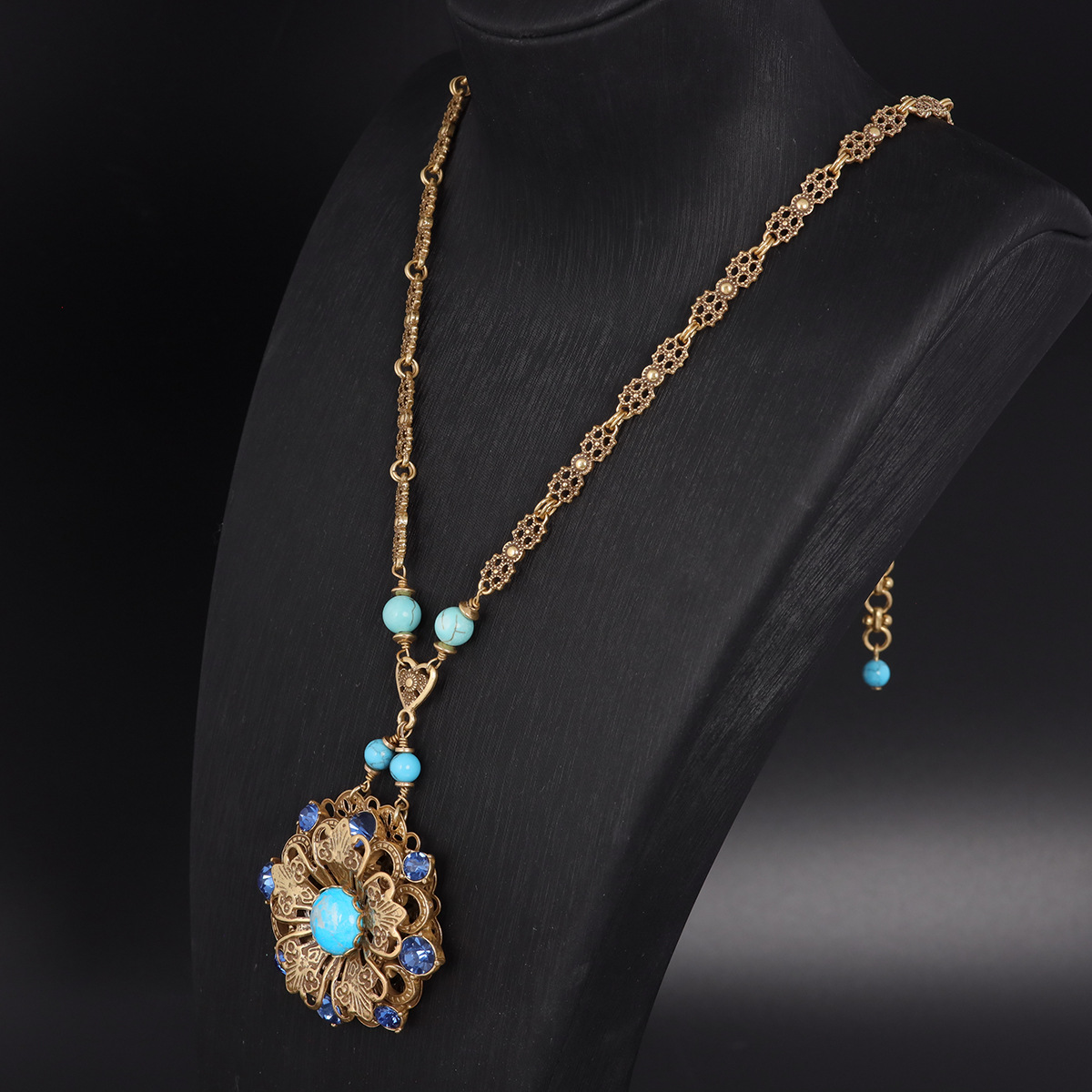 Pendant Necklace – Vintage Gold-Tone Turquoise Flower Statement Jewelry