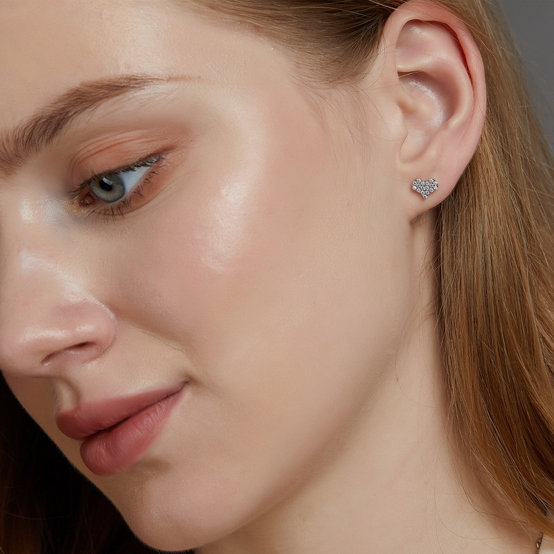 Heart-Shaped Pavé Moissanite Stud Earrings – S925 Silver Luxury Gift