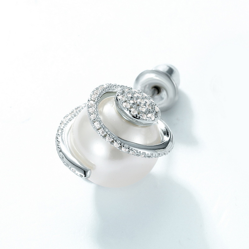 Close-Up of Natural Freshwater Pearl on Curved Pave Zirconia Band