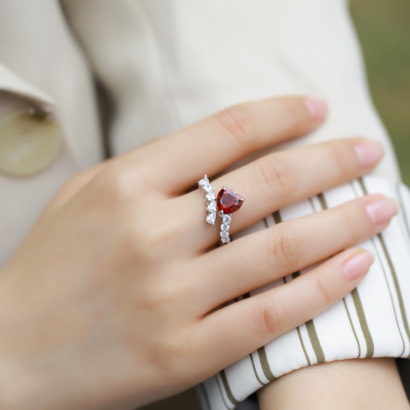 Solitaire Engagement Ring Style – S925 Silver Heart Ring with Side Stones