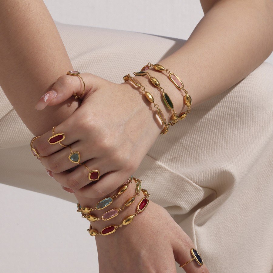 Gold Minimalist Bracelet – Oval Glass Stone Chain with Elegant Shine