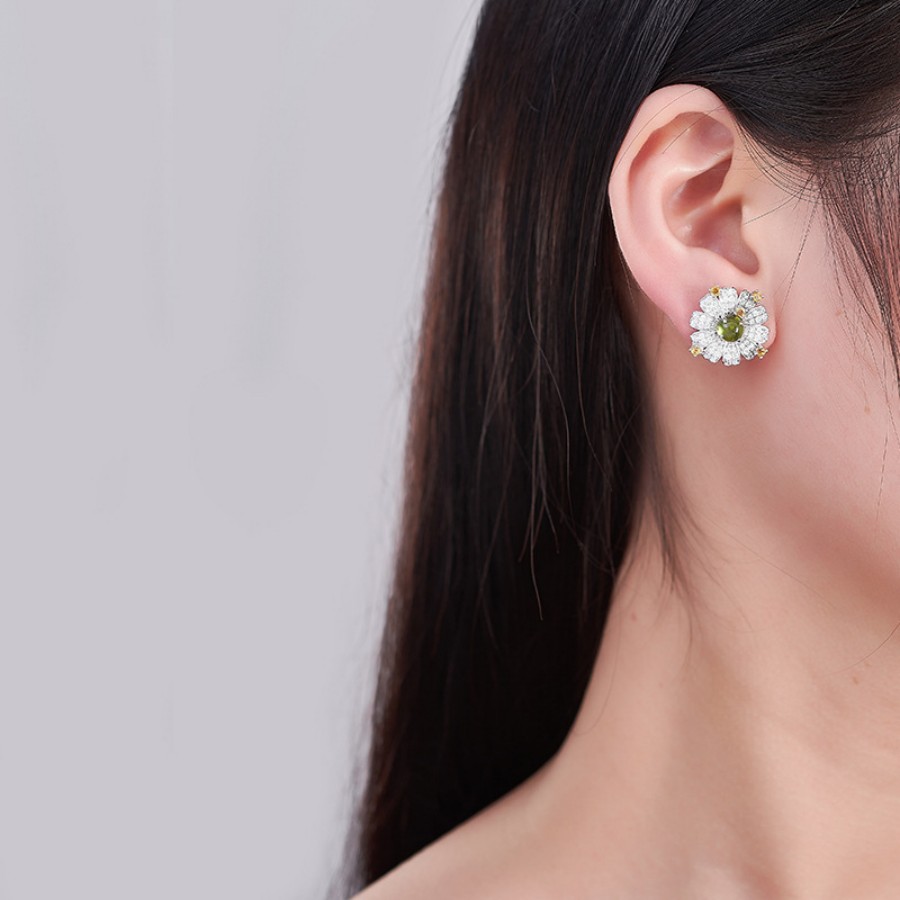 S925 Silver Daisy Peridot Floral Stud Earrings