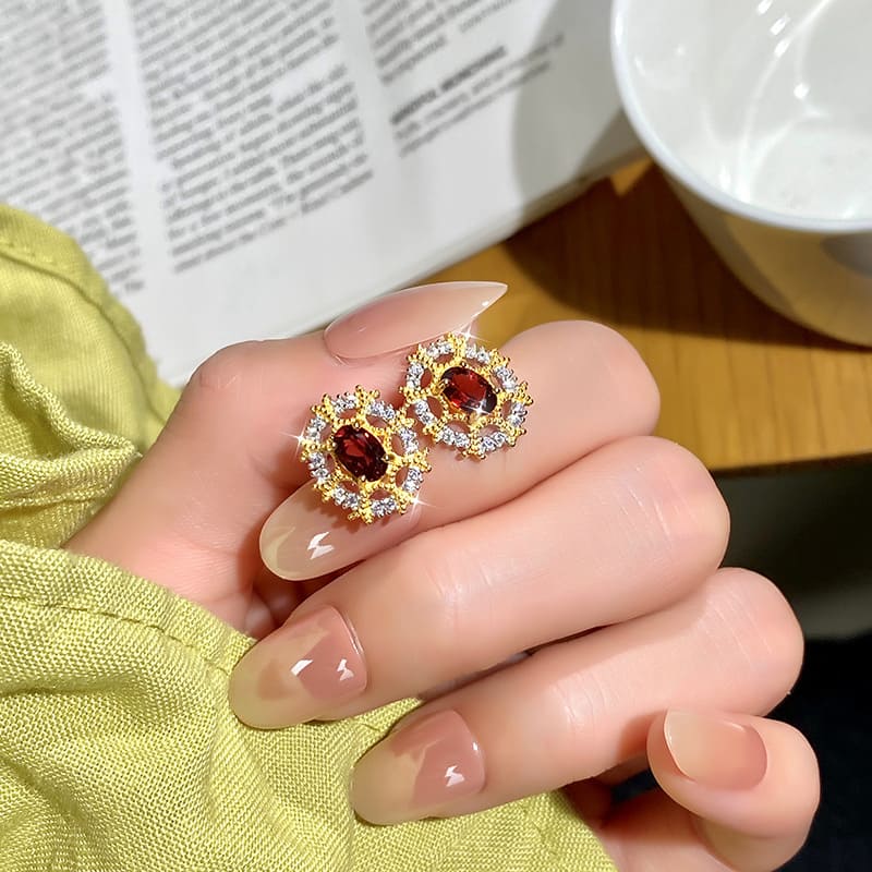 Peridot Stud Earrings – Oval Cut Natural Gem in S925 Silver