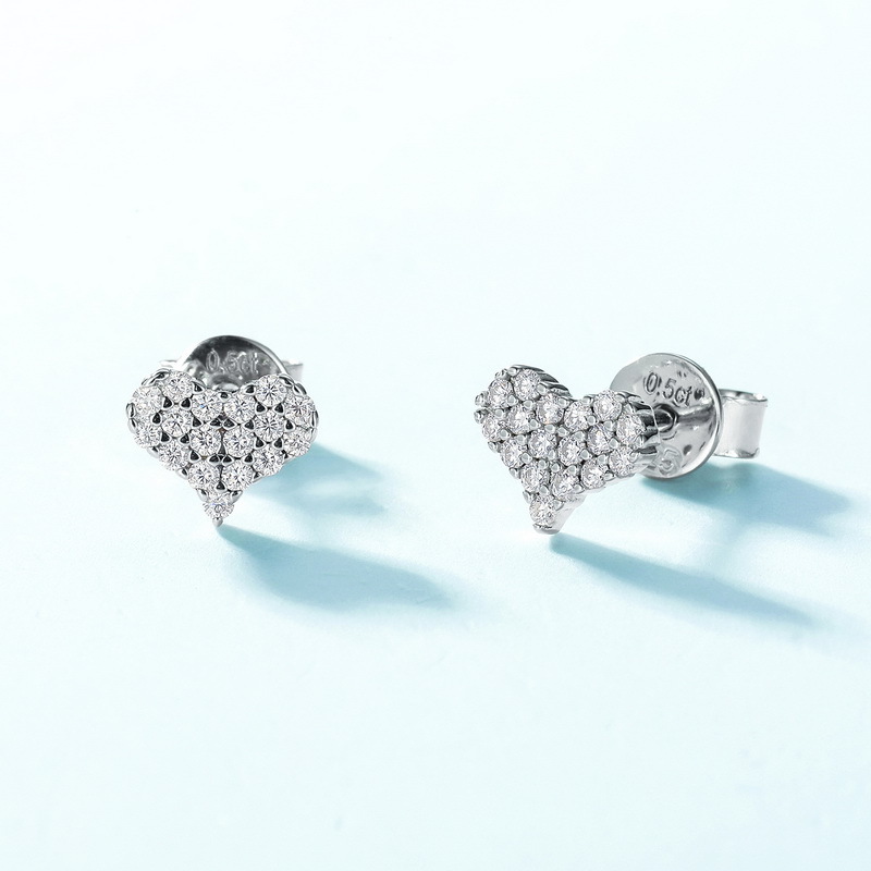 Heart-Shaped Pavé Moissanite Stud Earrings – S925 Silver Luxury Gift