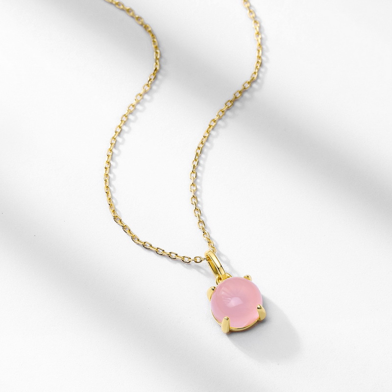 Layered look with cabochon birthstone necklace in gold