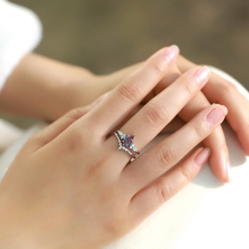 Beveled Square Alexandrite Engagement Ring | S925 Sterling Silver Color‑Change Gem