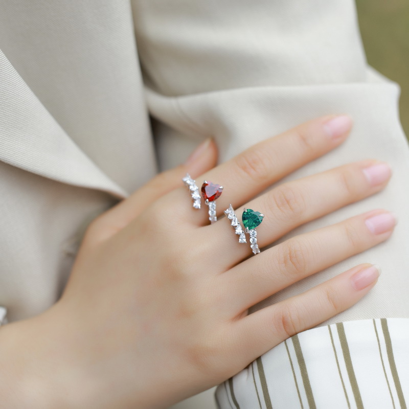 Solitaire Engagement Ring Style – S925 Silver Heart Ring with Side Stones