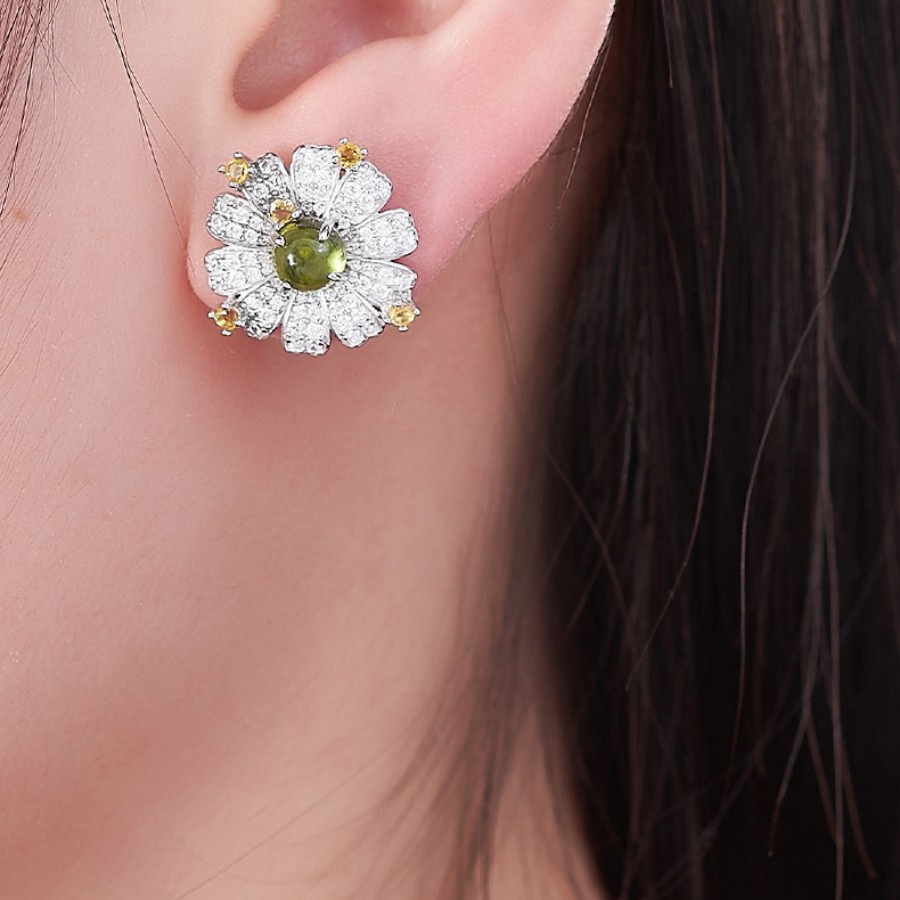 S925 Silver Daisy Peridot Floral Stud Earrings