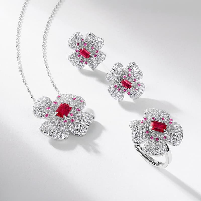 Four-Leaf Clover Sapphire Necklace S925 Sterling Silver with Full Pavé Diamonds