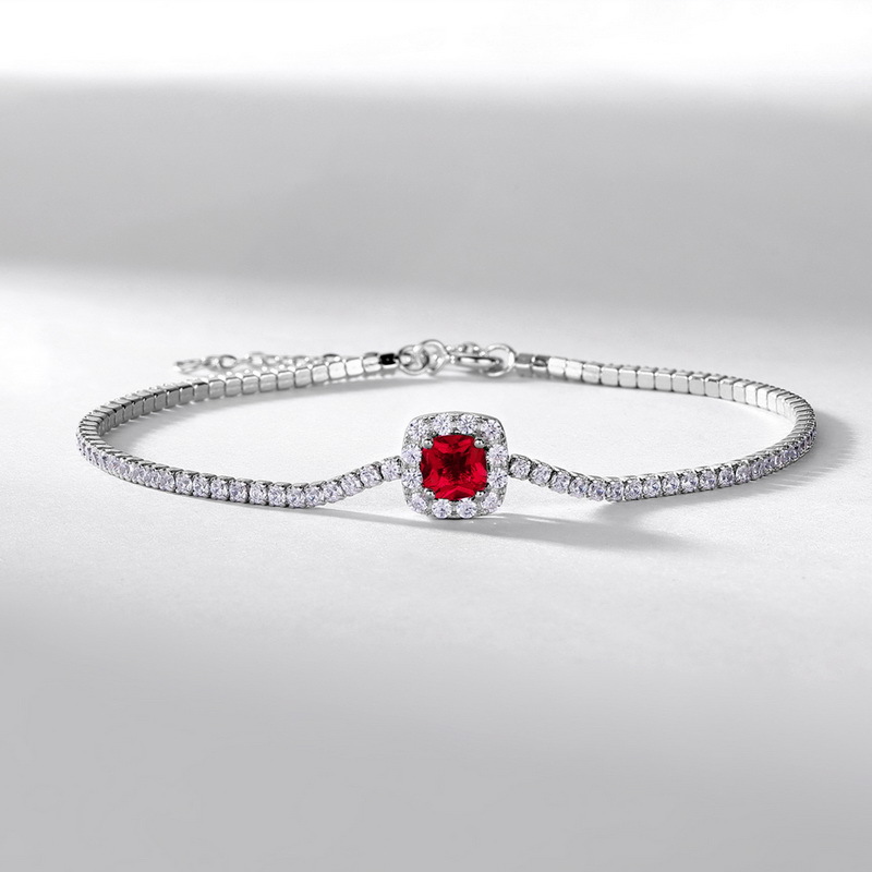 Secure clasp on May emerald birthstone bracelet - S925 sterling silver craftsmanship