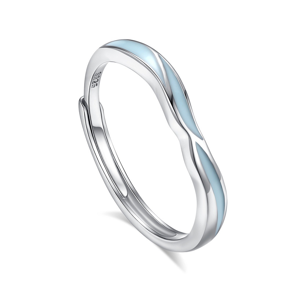 Women’s slim silver glow ring with smooth open band