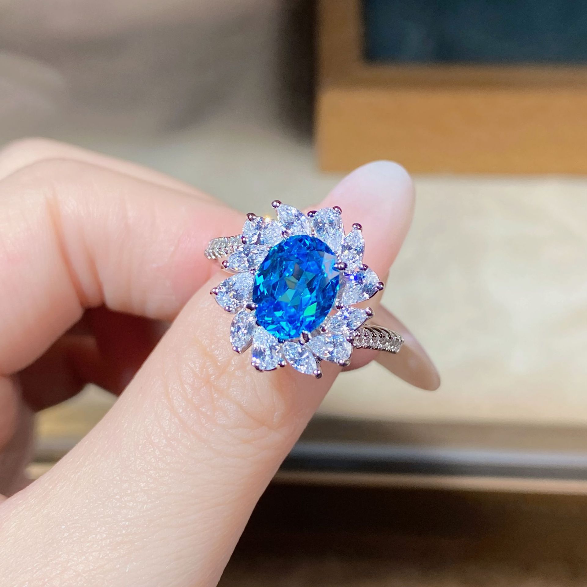 3CT Aquamarine Wobble-Band Gemstone Ring in S925 Sterling Silver – March Birthstone Design