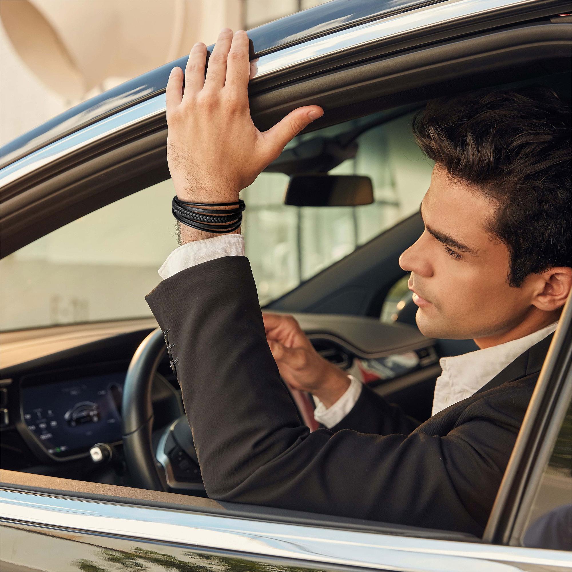 Elevate your style with BlingKu Men's Necklaces – the perfect fusion of sophistication and statement. 💎 Explore the collection and redefine your accessory game now!