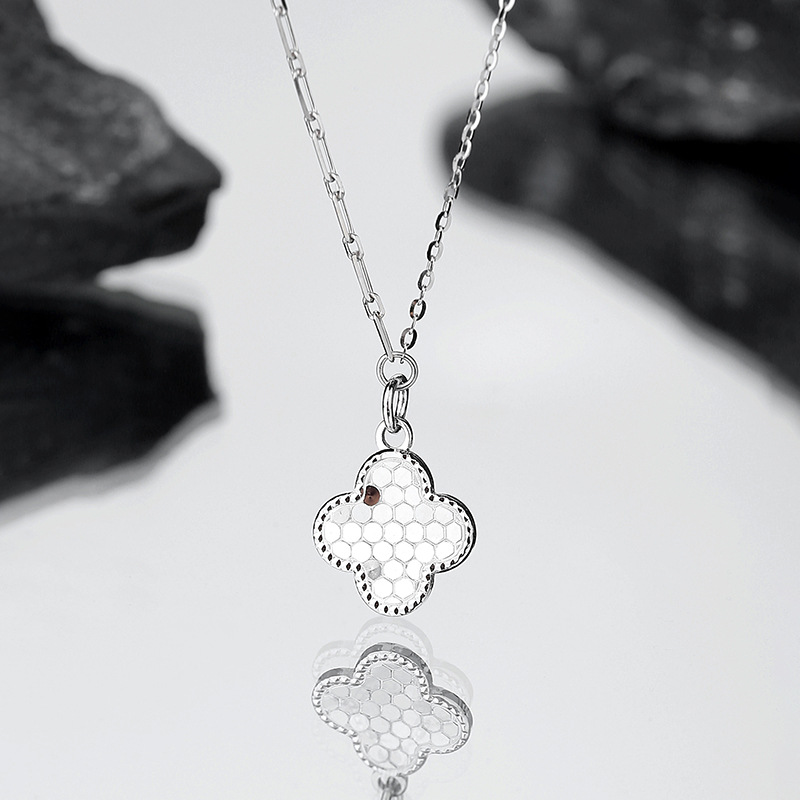 Ladies silver necklace, 925 sterling silver four-leaf clover pendant collarbone chain