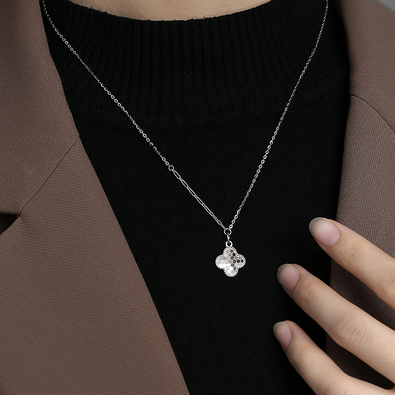 Ladies silver necklace, 925 sterling silver four-leaf clover pendant collarbone chain