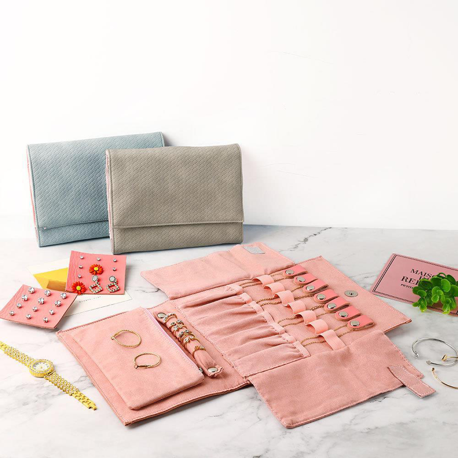 Leather Jewelry Roll Organizer – Travel Case for Necklaces & Rings