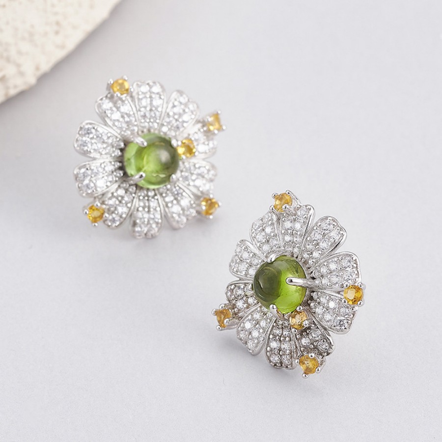 S925 Silver Daisy Peridot Floral Stud Earrings