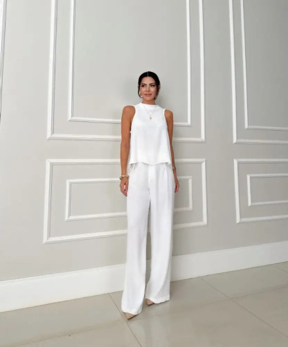 Minimalist Set – Elegance and Comfort for a Sophisticated Style