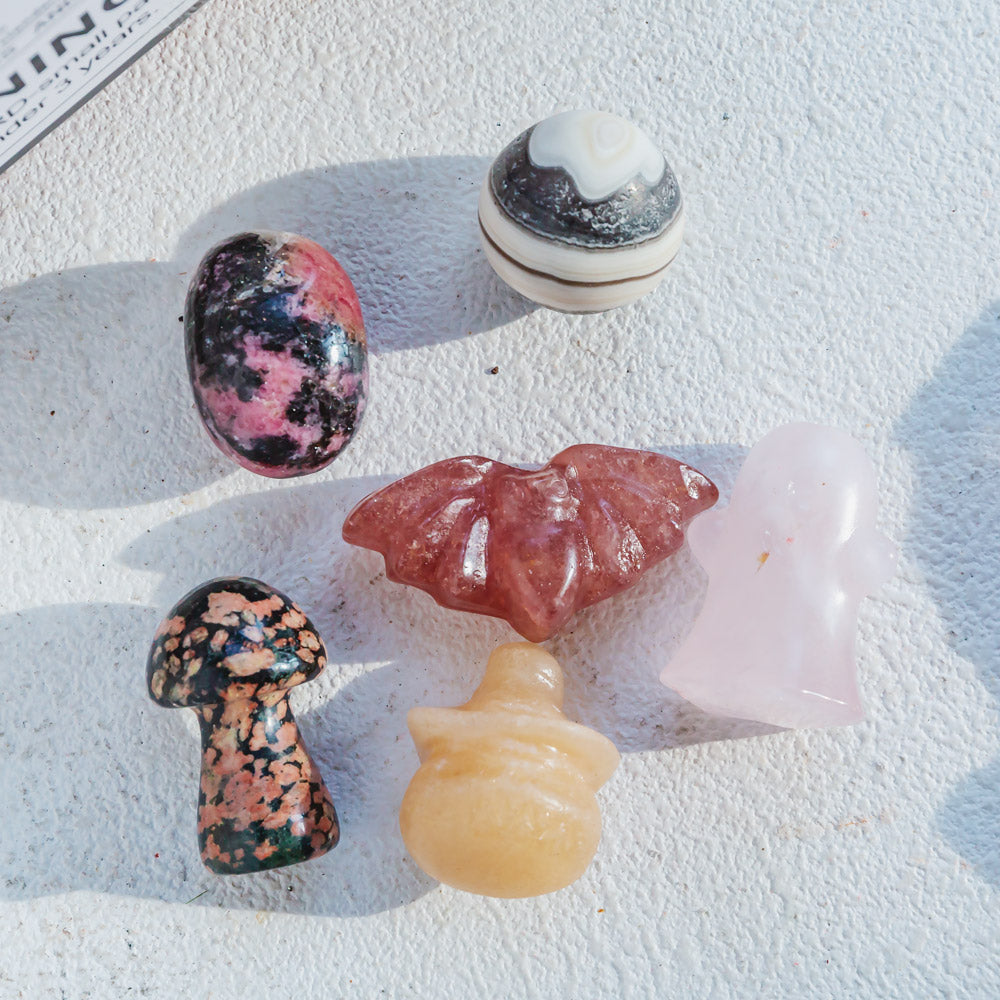 Natural Halloween-Themed Crystal Carvings | Surprise Gacha Machine