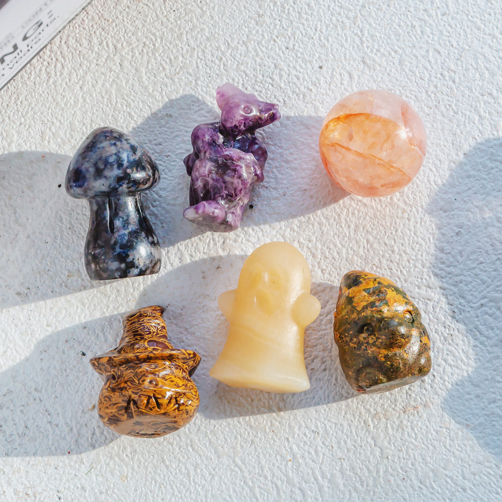 Natural Halloween-Themed Crystal Carvings | Surprise Gacha Machine