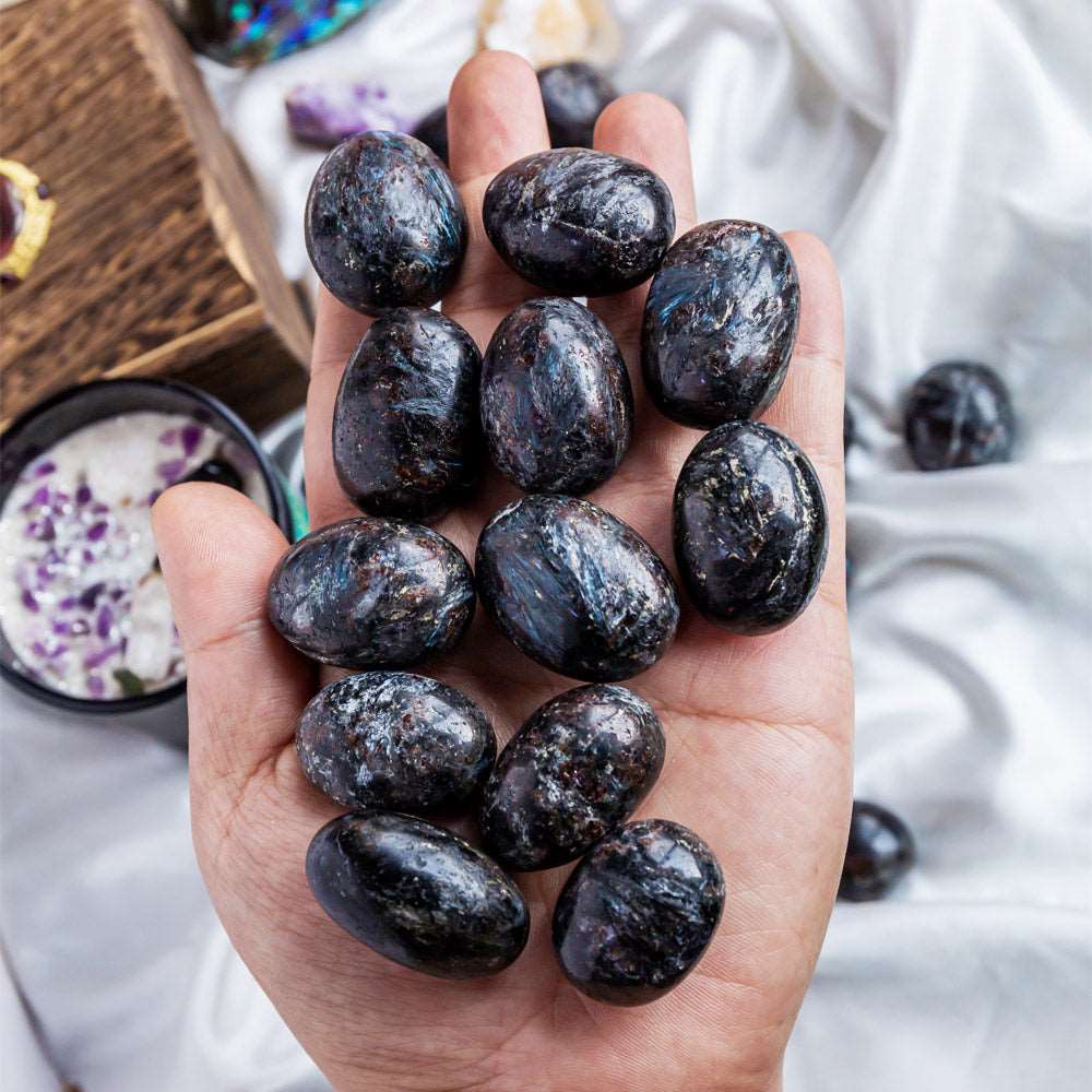 Reikistal Astrophyllite With Garnet Tumbled Stone