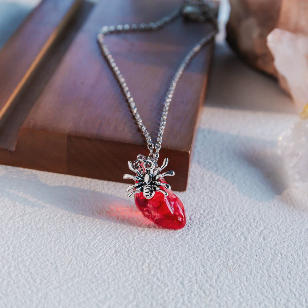 Reikistal Women's Synthetic Resin Pendant Heart Necklace & Ear Stud , Street Trend Chain Matching Necklace with Resin Heart Charm,Fashion Jewelry for Men & Women As Gift for I Love My Girlfriend