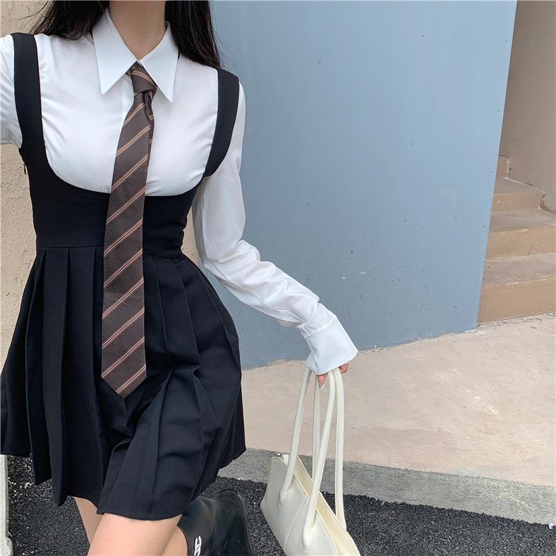 White skirt outlet school outfit