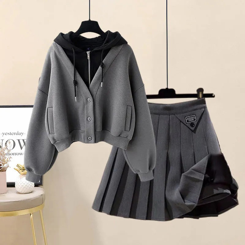 Sweatshirt with pleated online skirt