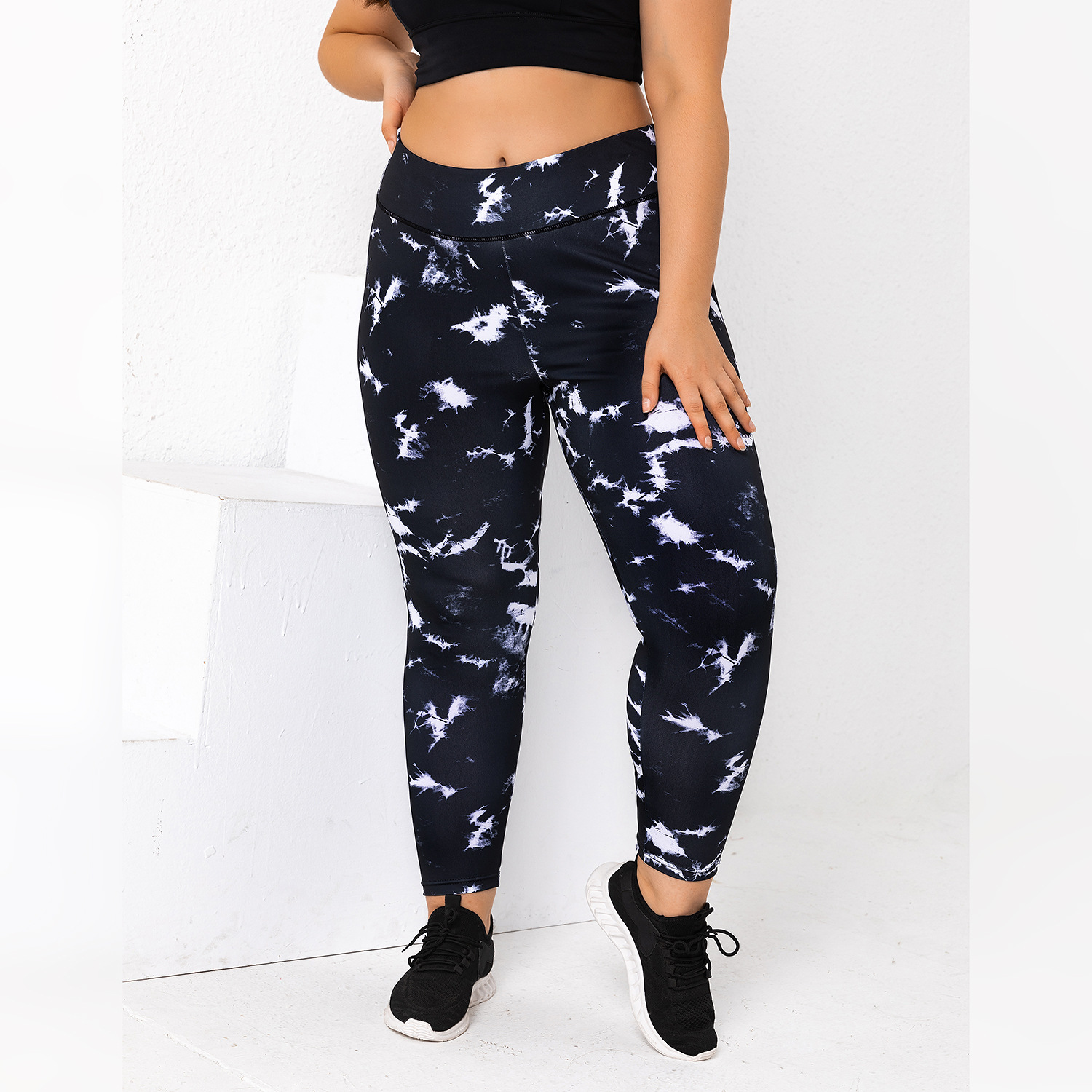 Plus size yoga pants for women with elastic buttocks and printed leggings for slimming and fattening. Plus size high waisted women's pants